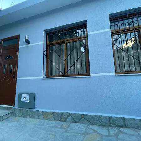 Saraci Room's Apartment *